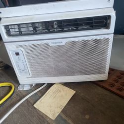Toshiba 6,000 btu Window Air conditioner 