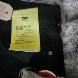 Levi Men Jean 2 Pair 36/30 1 Pair 36/32