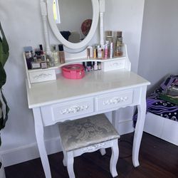 Vanity With Mirror And Seat. 