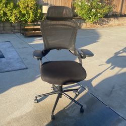 Large Swivel Adjustable Gaming/Office Chair 