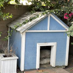 Extra Large Dog house 6’ L X 5’ H