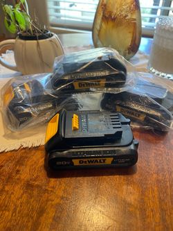 New Dewalt Batteries 20V 1.5 $25 Each Firm-Cada Una Firme