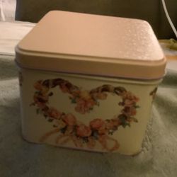 Vintage 1990 Potpourri Press  Flower And Hearts Tin 