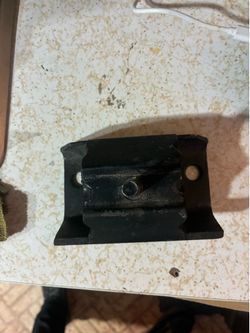2008 Chevy Tahoe transmission mount