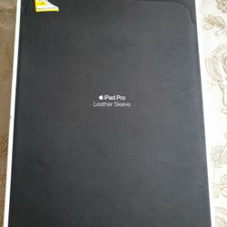 Genuine Apple Leather Sleeve for 10.5‑inch iPad Pro - Black MPU62ZM/A