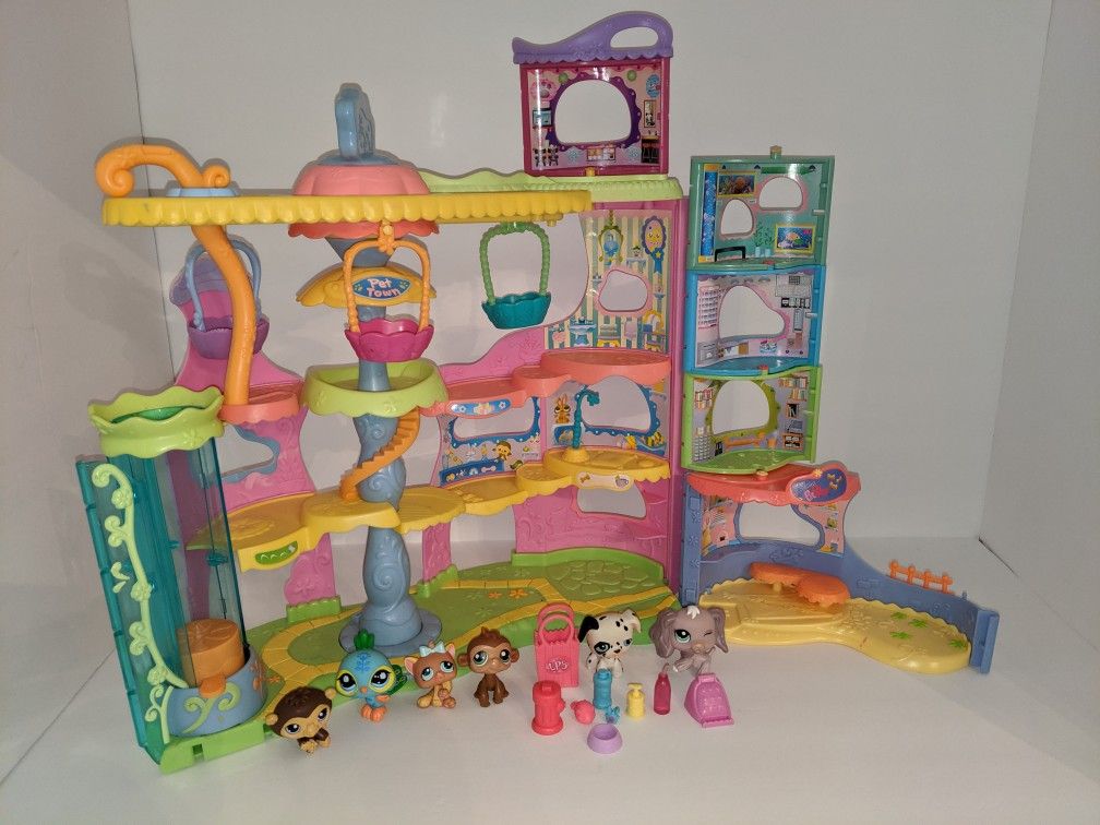 Littlest pet shop with accessories and pets