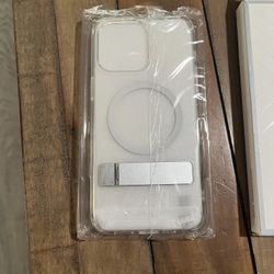 iPhone 15 Pro Max Magnetic Clear Case