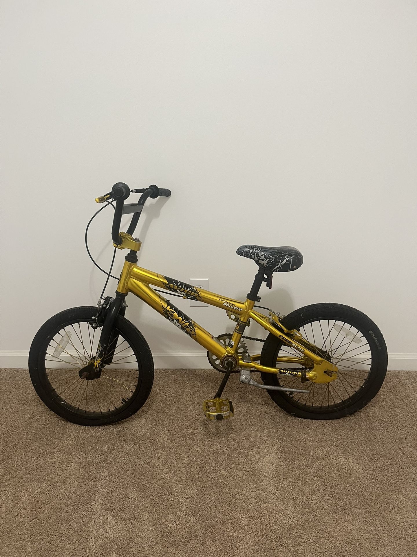 USED 18' Boys AVIGO IGNITE Golden BMX Bicycle