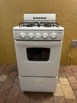 Amana propane gas stove with 4 burners