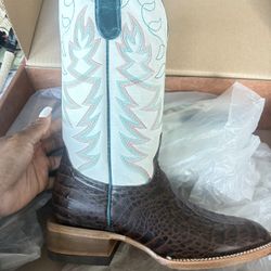 Boots Size 7 NEVER WORN 