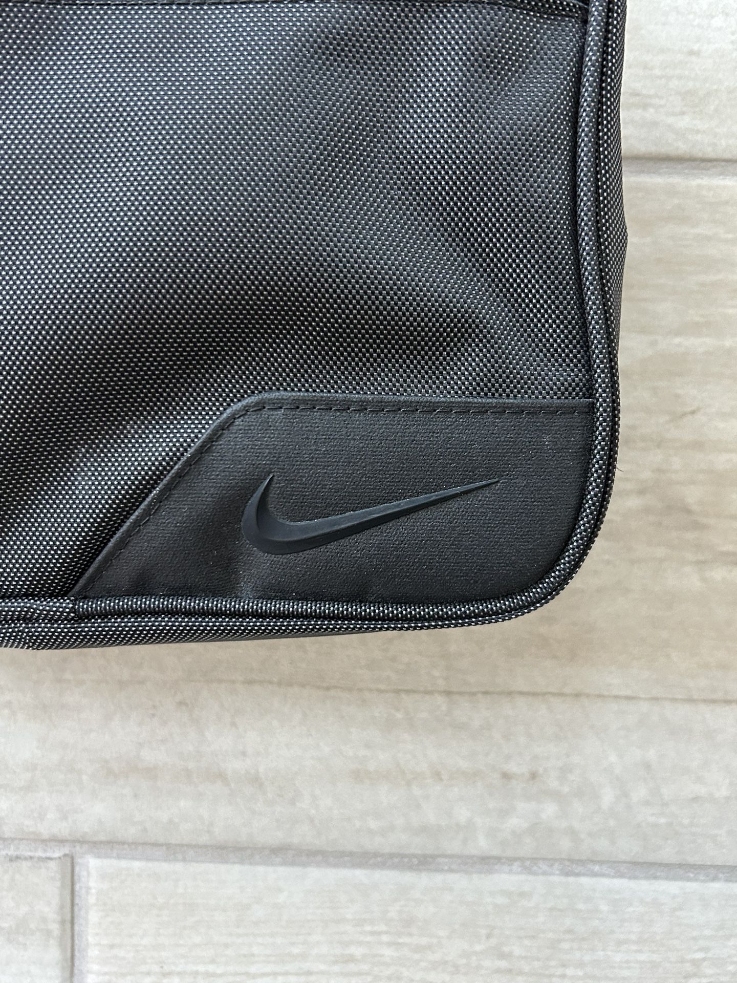 Nike Toiletry Travel Bag Black Zip Around 10”X7”x3.5” See My Listings Summerlin West Las Vegas 