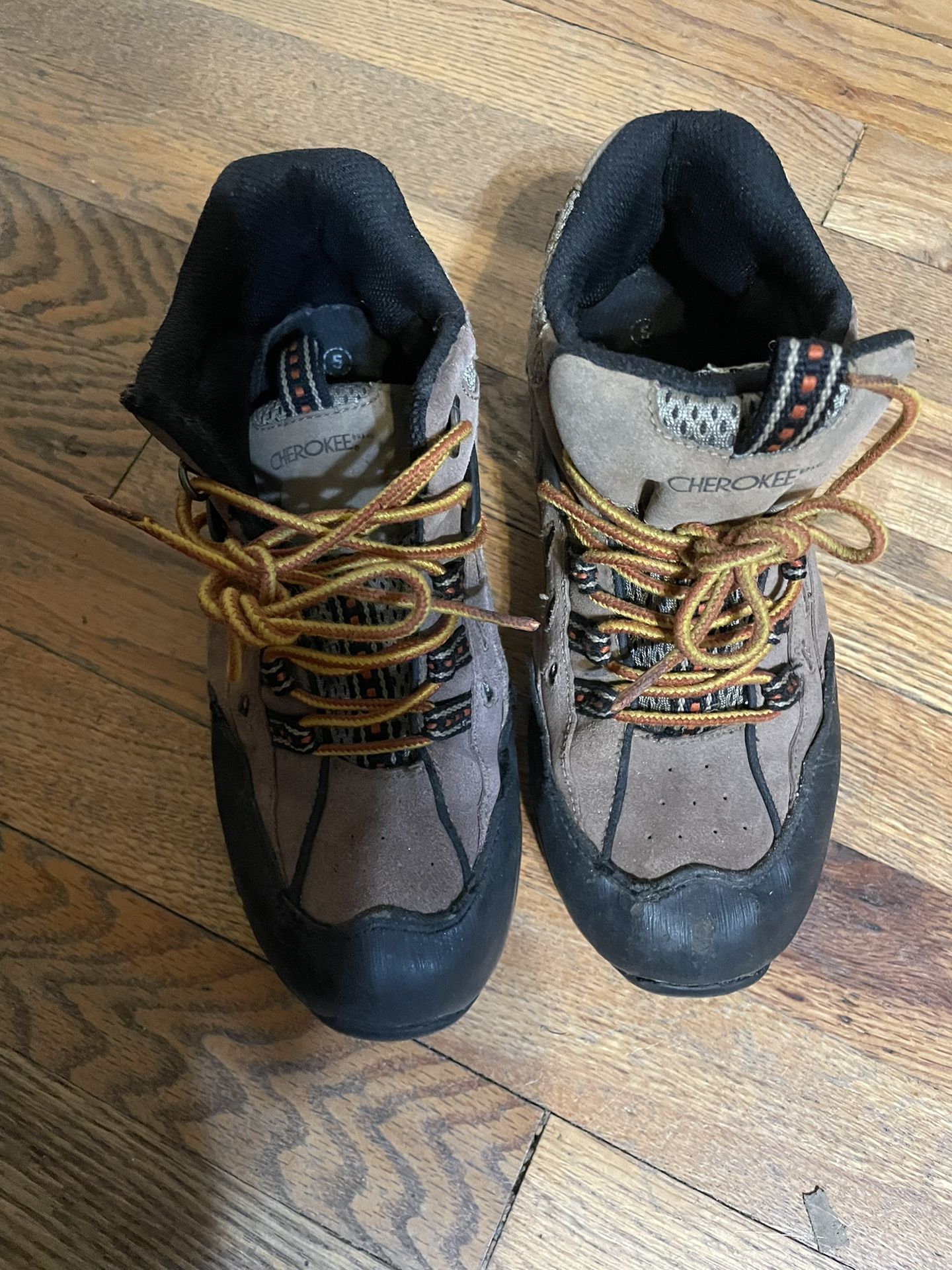 Boys Size 5 Hiking Boots