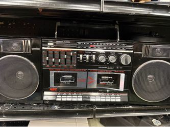 Real vintage 1980’s boombox