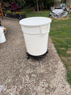 Black Round Dolly 20 Gallon White Round Commercial Trash Can