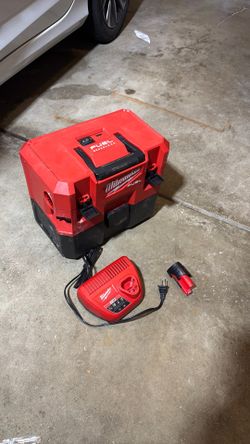 Milwaukee M12 Fuel wet/dry vacuum