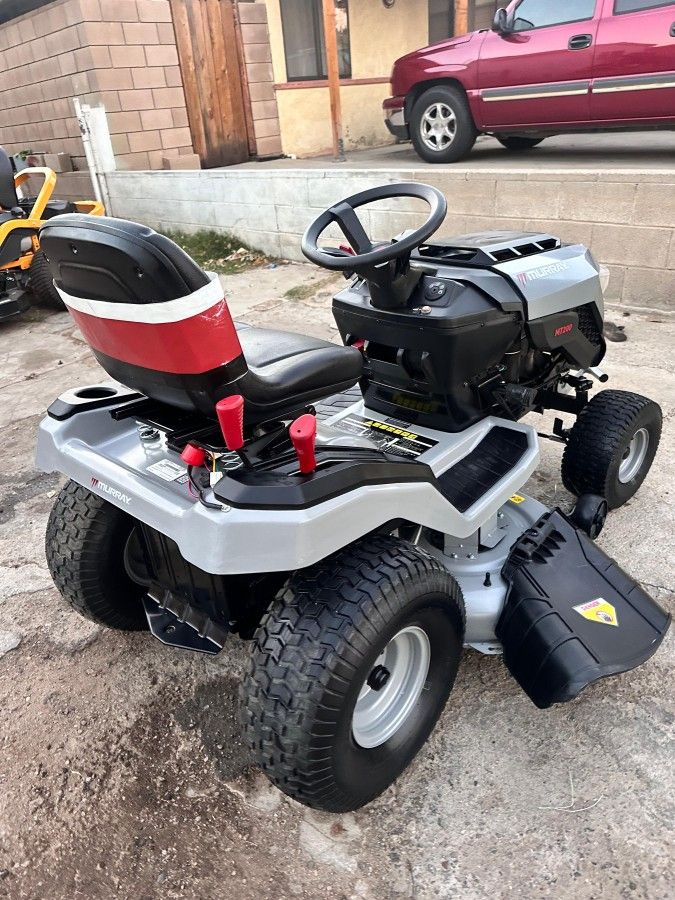 MurrayMT200 42 in. 19.0 HP 540cc EX1900 Series Briggs and Stratton Engine Automatic Gas Riding Lawn Tractor Mower