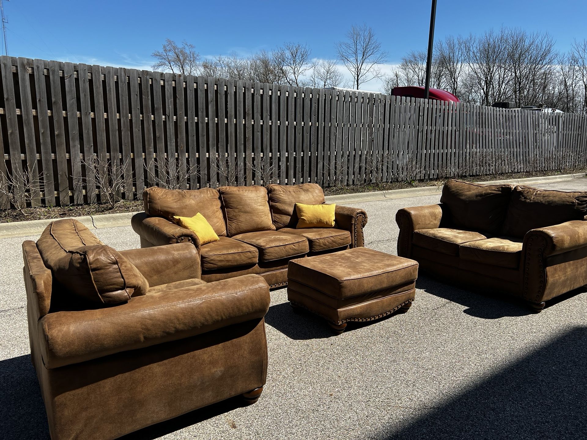 Beautiful Brown Couch, Loveseat and Chair with Ottoman! 🚚 ***Free Delivery***  
