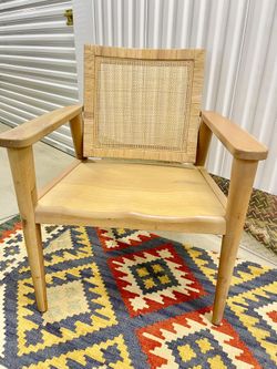 Mid-Century Modern Woven Cane & Solid Wood Accent Chair – Lounge or Living Room