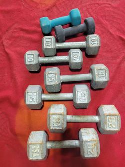 SETS OF 20s. 15s. 10s. 5s. HEXHEAD DUMBBELLS TOTAL 100LBs  11525 S HALSTED DUNKIN DONUTS/7111.S WESTERN WALGREENS  
80$  CASH ONLY AS IS.