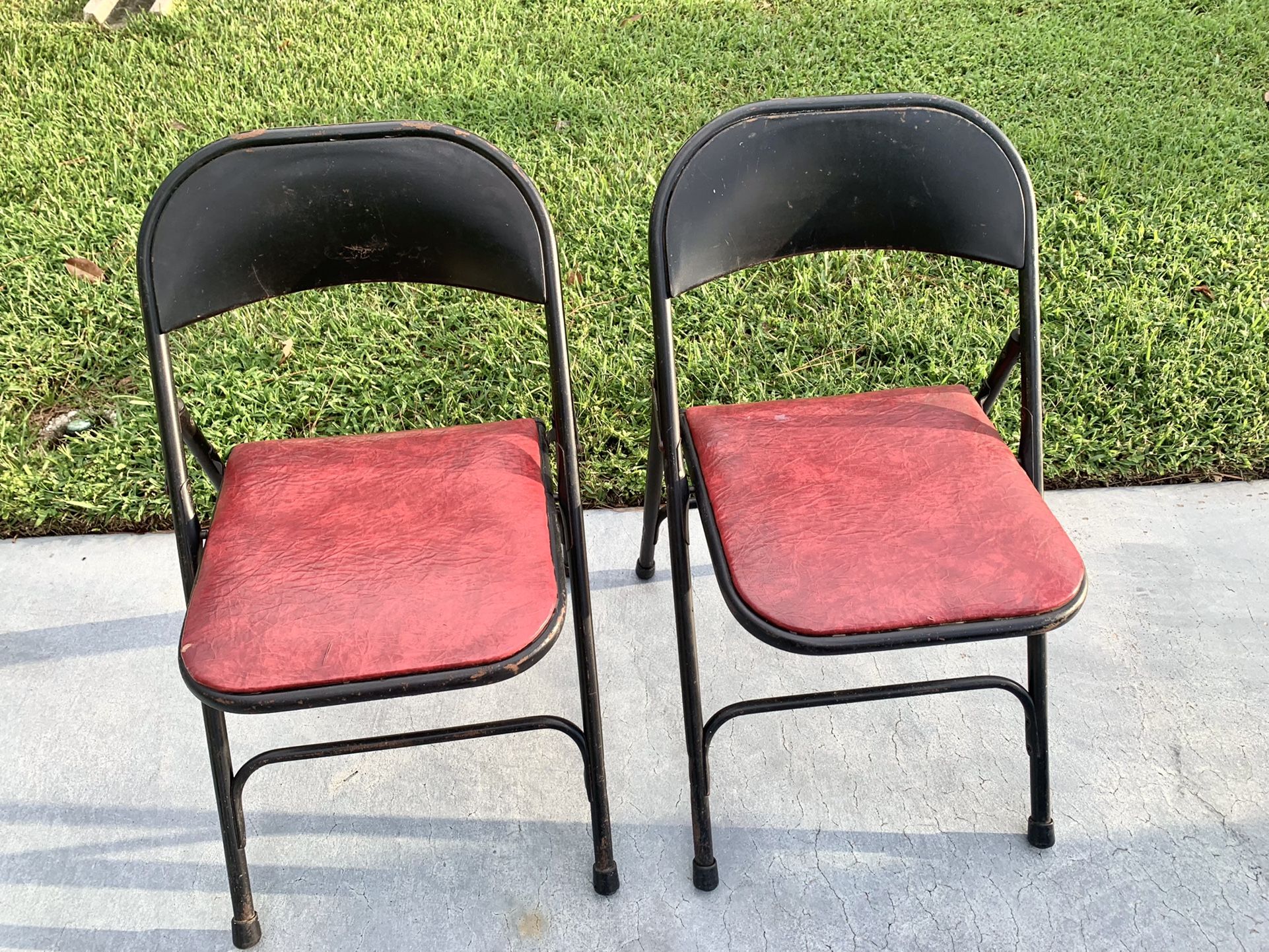 2 VINTAGE BLACK METAL RED LEATHER MATERIAL SEATS FOLDING CHAIRS   