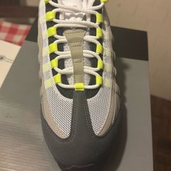 No 10.5 Air Max 95 Neon