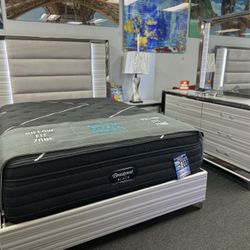 Limited Time Only🚨Beautiful Two Tone 5pc Bedroom Furniture Set With LED Lighting Available Now Only $1499😱