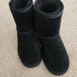 New Bearpaw Boots Youth Size 3 