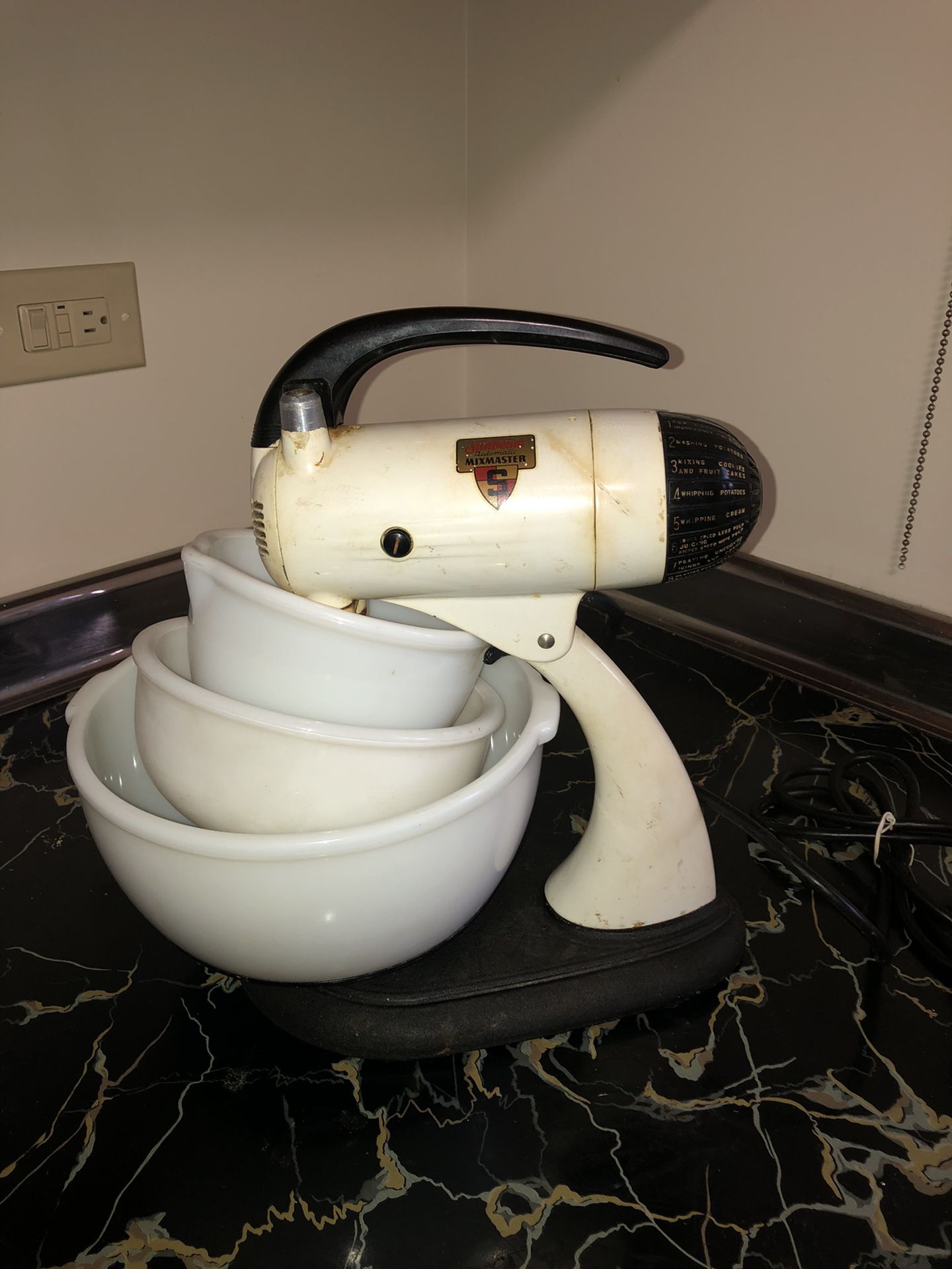 Sunbeam Mixer With Attachments for Sale in Orlando, FL - OfferUp