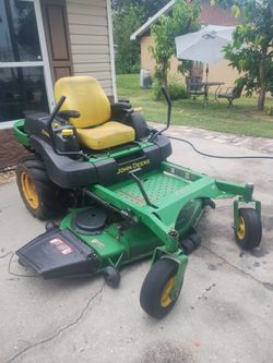 John Deere Zero turn lawnmower