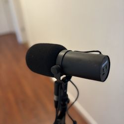 🎤 Shure SM7B Dynamic Microphone – Pro Studio Standard