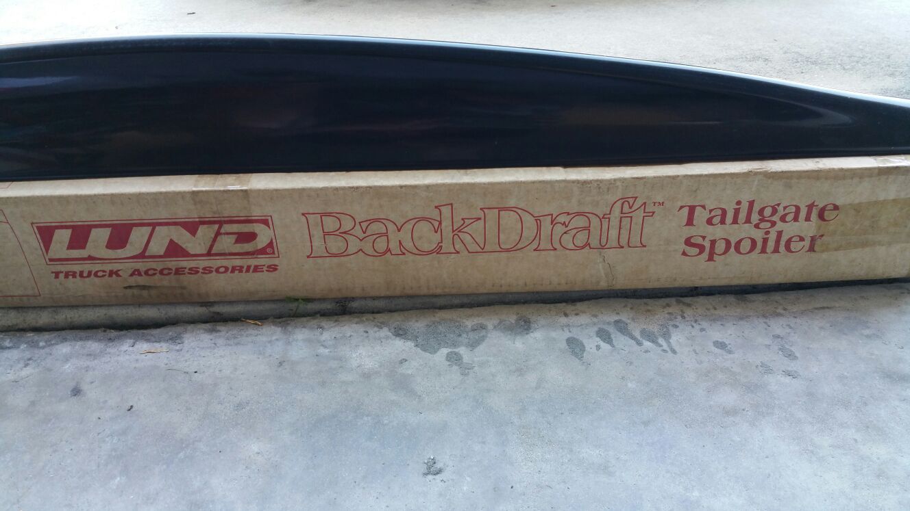 93 to 03 Chevy s10 lund tailgate spoiler