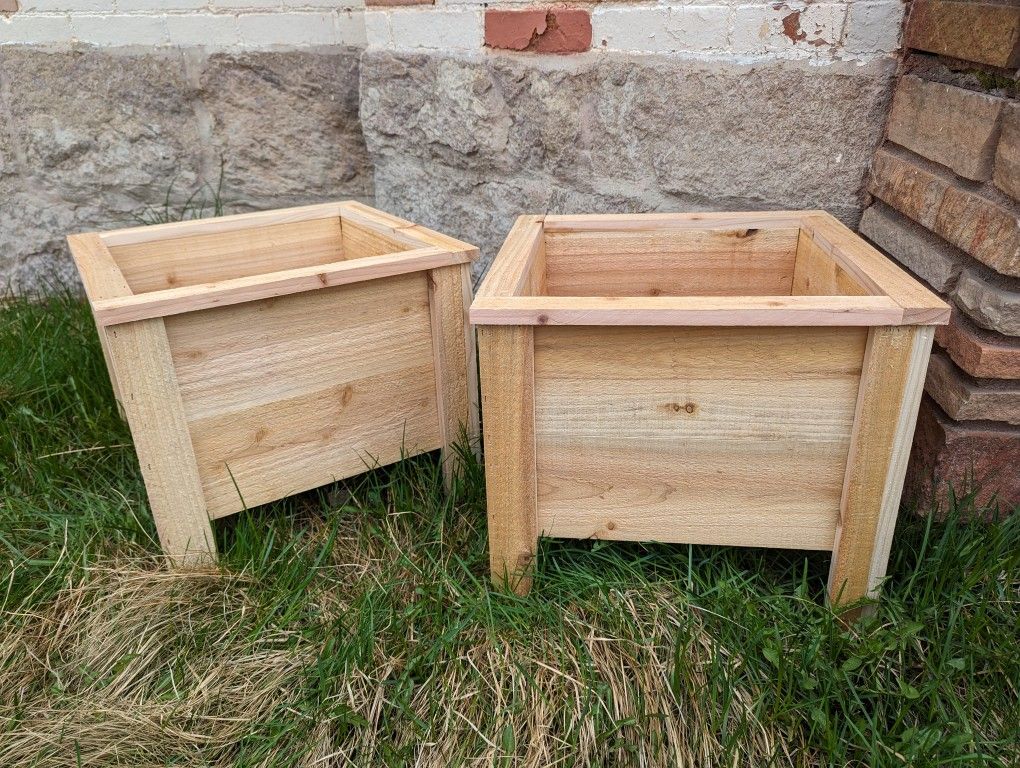 14" Cedar Planters - Perfect For Mothers Day!