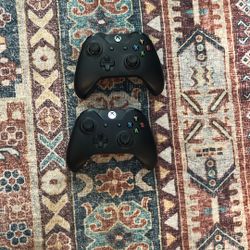 2 Xbox One Controllers