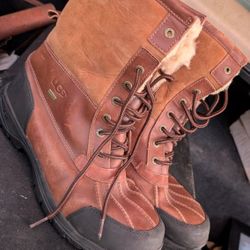 Men's Size 10 UGG Boots Great Shape Butte 5521 Snow Boot Pair 