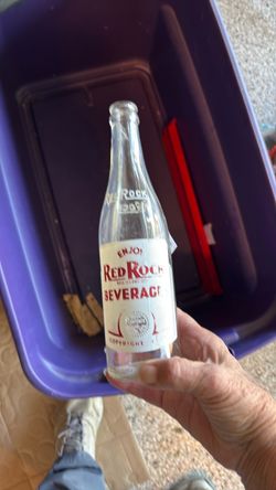 Red rock 1939 soda bottle .