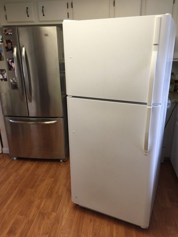 Kenmore Refrigerator, Freezer, Ice Maker. Very good. White. No problems.