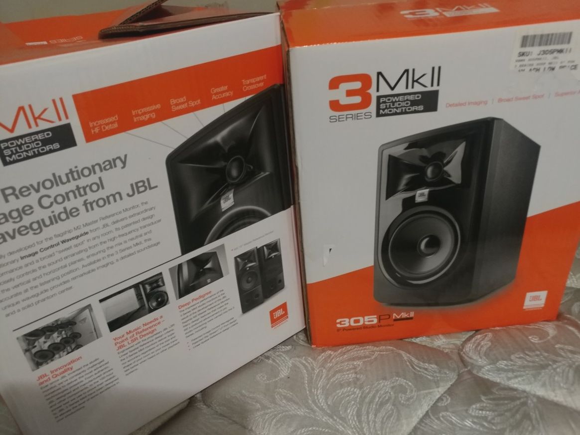 2 JBL 305 Monitors