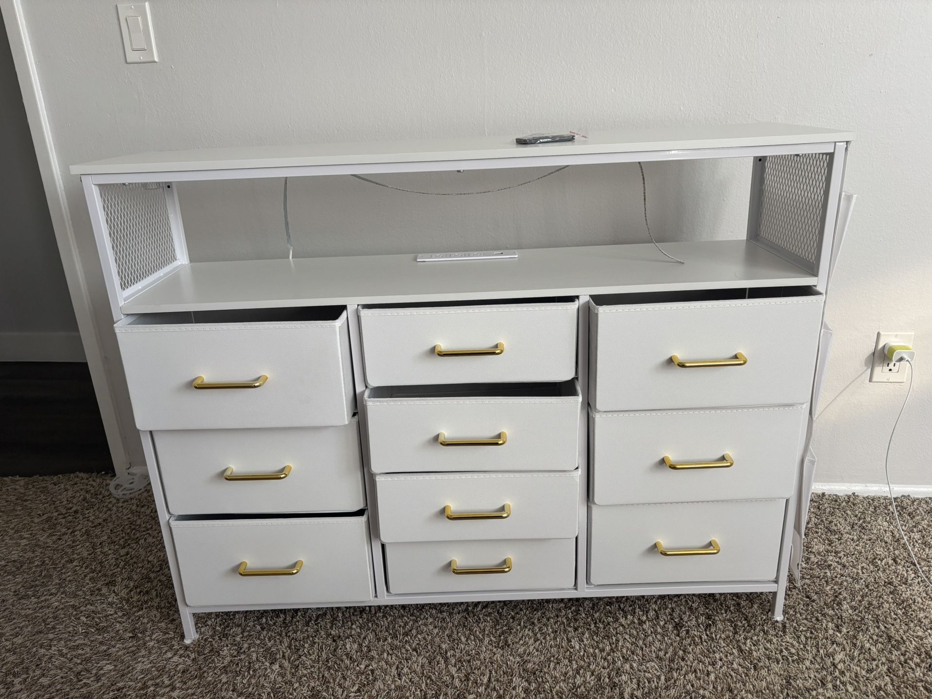 Dresser