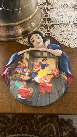 “The Fairest of Them All” and “Meeting at the Wishing Well” Snow White and the Seven Dwarfs Plate Set