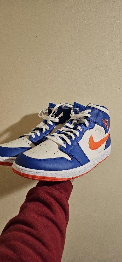 Jordan 1 Mid Knicks