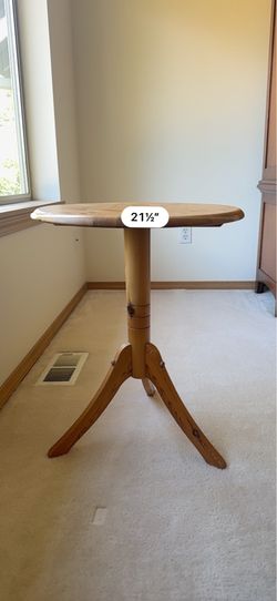Farmhouse Round Solid Pine Accent / End Table