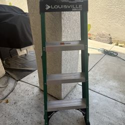 Louisville 4ft Fiberglass Ladder