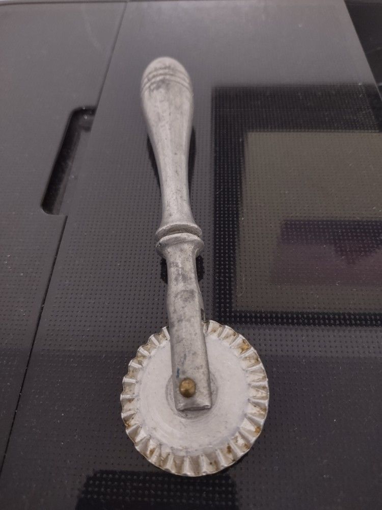 Vintage Chiarugi Bros Mfg Metal Pastry Crimper Wheel Chicago ILL USA