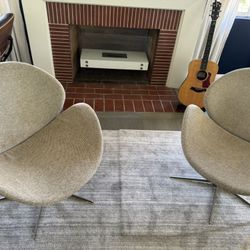 Bo Concept Ogi swivel chair In Oatmeal