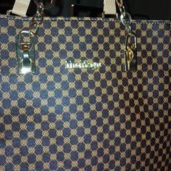 New & Packaged  Leather Purse⚜️👜 Nueva Y Empaquetada Bolsa De Piel⚜️👜