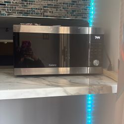Galanz Stainless Steel Microwave – Like New