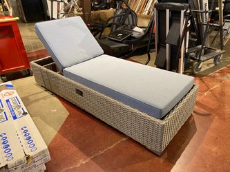 Outdoor Patio Sun Lounger with Soft Reclining Back