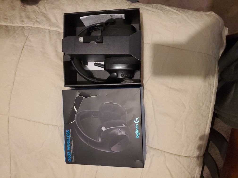 7.1 G533 WIRELESS SURROUND GAMING HEADSET