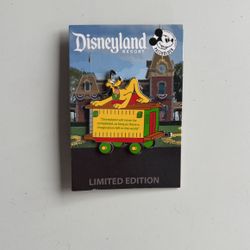Disney - Disneyland - Annual Passholder Pin