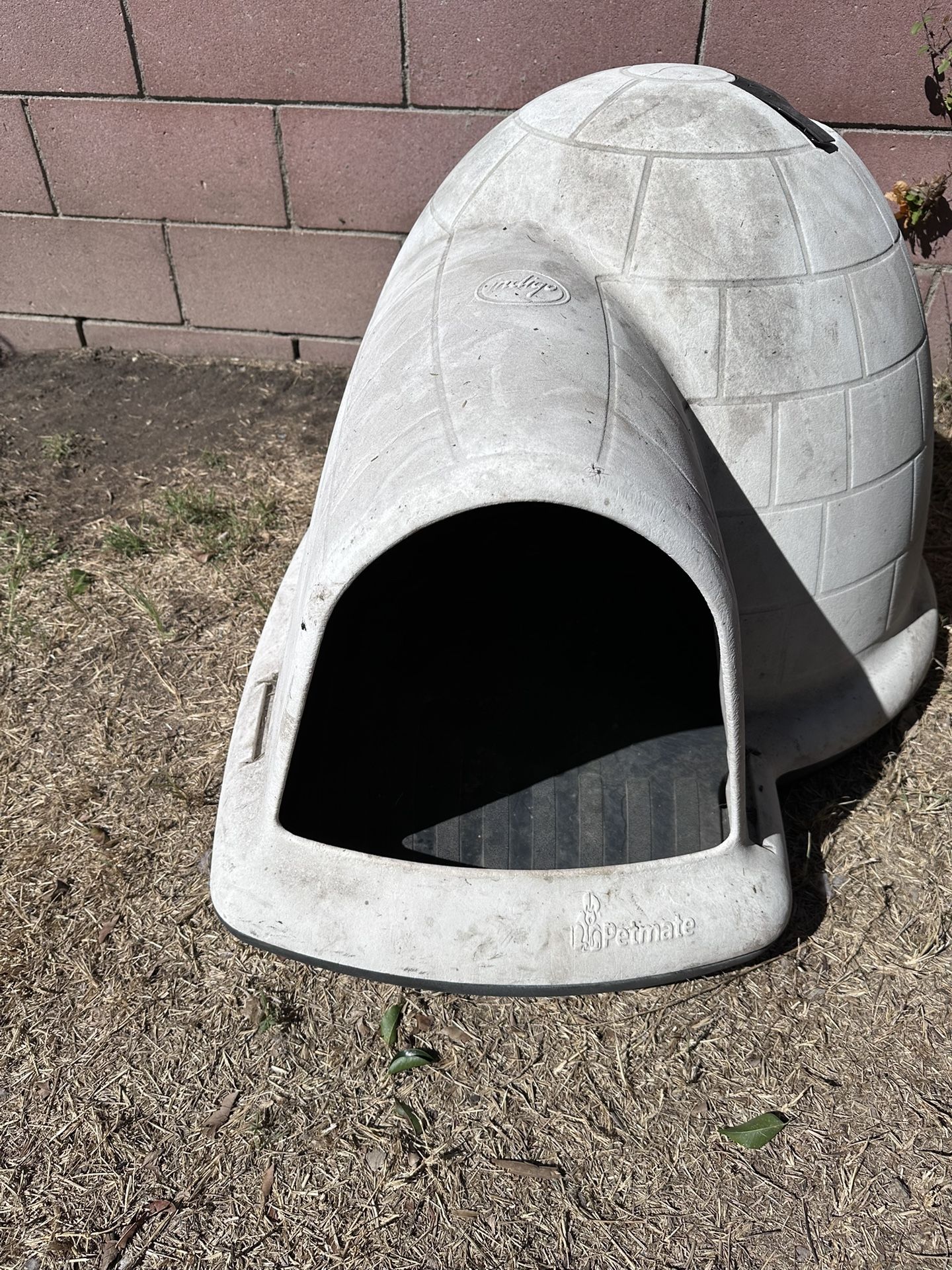 Petmate Indigo Igloo-style Dog House